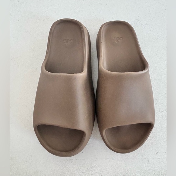Adidas Yeezy Ochre Slides Sandals Men’s Size 9